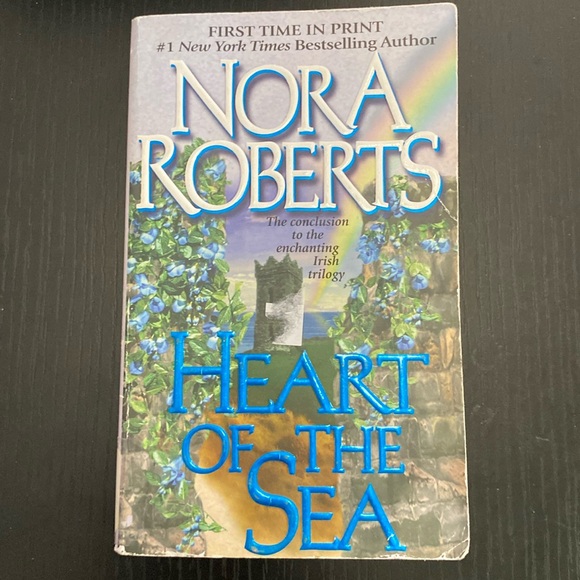 Nora Robert’s - Heart Of The Sea - Picture 1 of 6
